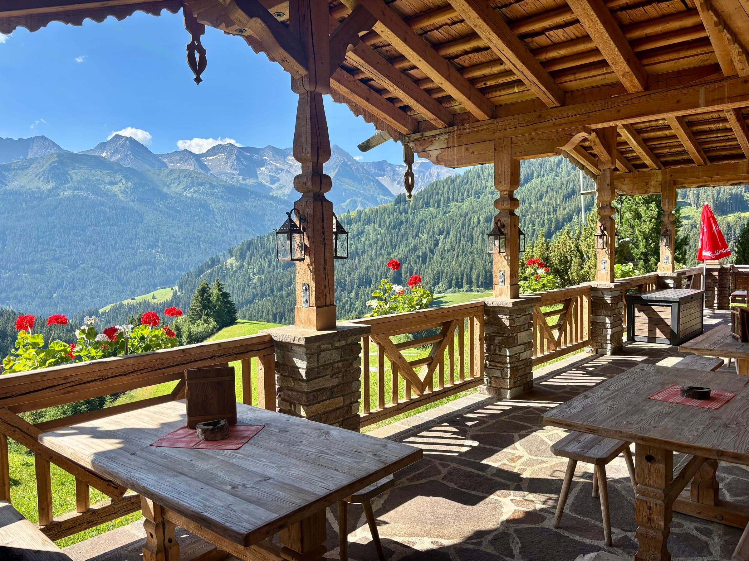 Sommerliche Bergkulisse am Geislerhof in Tux